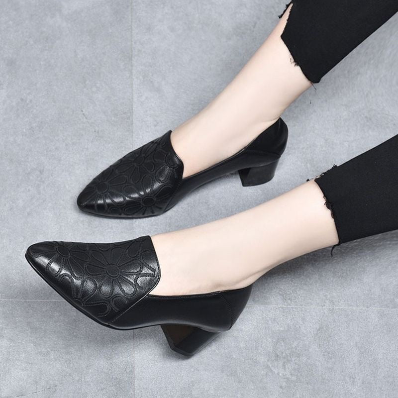 ILENE | SOFT VEGAN LEATHER EMBROIDERED PUMPS